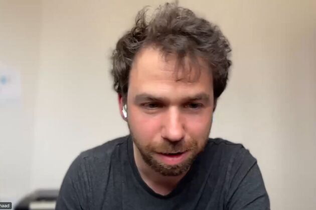 Raphael Schaad, AI Training Institute, referiert zu ChatGPT mit Praxisbeispielen