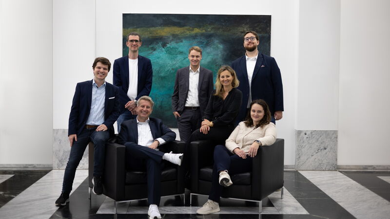 Das siebenköpfige Gründerteam von BrAIniacs.