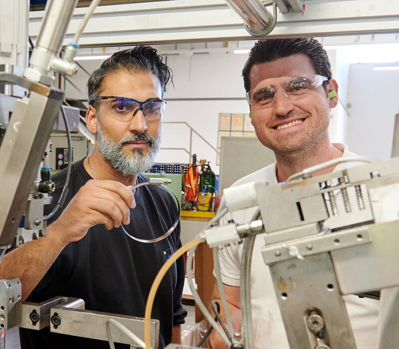 Rechte Seite: Dirk Fochler, Managing Director NORMA Germany, Maintal