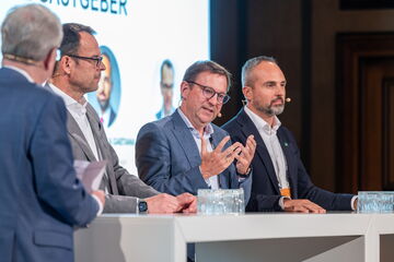 Moderiertes Podium Wettbewerbsfähigkeit sichern – was jetzt Priorität hat (Foto: Julia Reisinger)