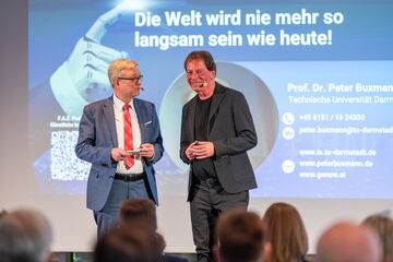 Moderator Manfred Köhler, Ressortleiter der F.A.Z. Rhein-Main-Zeitung neben Prof. Dr. Peter Buxmann, Universitätsprofessor für Wirtschaftsinformatik an der Technischen Universität Darmstadt sowie Aufsichtsrat und Unternehmensgründer(Foto: Julia Reisinger)
