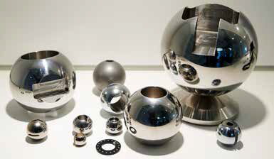 Spezialitäten: Auf Kundenwunsch macht KGM aus Kugeln hochpräzise Spezialbauteile unter anderem für E-Fahrzeuge und Sondermaschinen