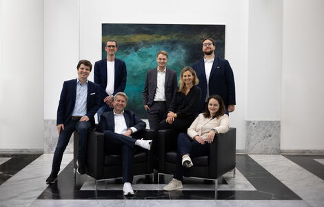 Das siebenköpfige Gründerteam von BrAIniacs.