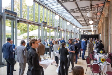 Get-together mit Buffet im Wintergarten (Foto: Julia Reisinger)