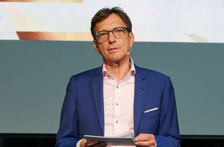 Familienunternehmer Wolf Matthias Mang als Vorstandsvorsitzender von HESSENMETALL bestätigt