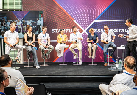Panel I: (v.l.n.r.): Hansjörg Reick (P&G), Fabienne Frieß (FUTURY), Dennis Kohl (Inheaden), Grahita Anggana (tk accelis), Davide Sangiuliano (tk accelis), Ricarda Cramer (BA FrankfurtRheinMain), Felix Hamann (BA Mittelhessen). Foto: Melina Johannsen