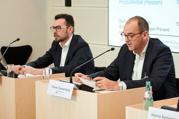 Dirk Meyer, Hauptgeschäftsführer HessenChemie und Oliver Coenenberg, Vorstandsvorsitzender HessenChemie