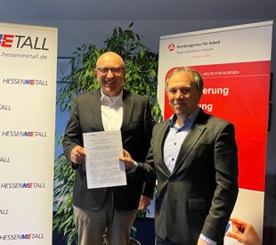 Dirk Pollert und Frank Martin unterzeichnen die  Kooperationsvereinbarung