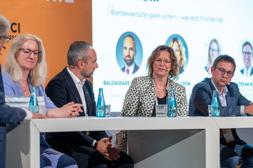 v.l.n.r.: Birgit Seeger, Norma Group SE, Baldassare La Gaetana, Aqseptence Group GmbH, Dr. Heidi Grön, Evonik Industries AG, Dr. Stefan Ruppert, B. Braun SE (Foto: Julia Reisinger)