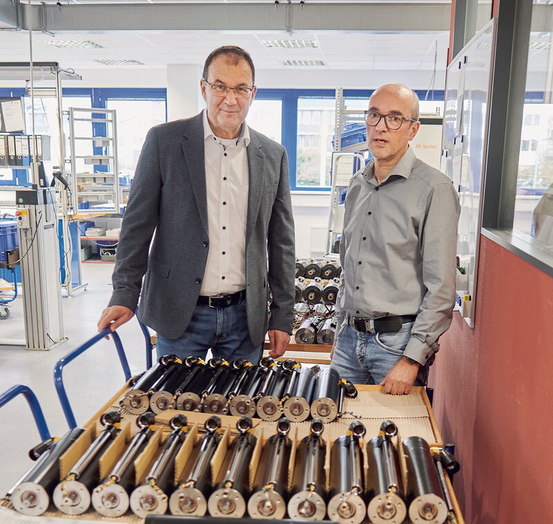 Eingespieltes Team beim täglichen Austausch: Produktionsleiter Roland Schmidt und Geschäftsführer Thomas Preußer (links).