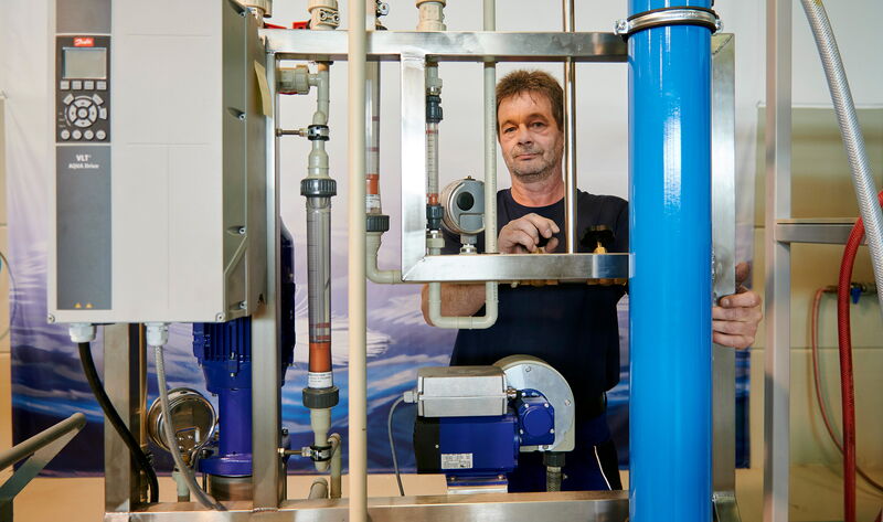 Mitarbeiter von der Firma ALMAWATECH in Babenhausen