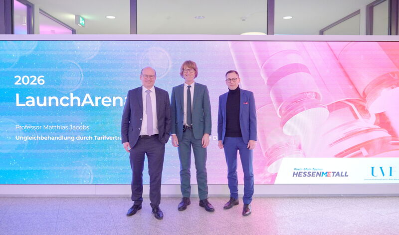 UVF-Hauptgeschäftsführer Peter Hampel, Professor Matthias Jacobs und Thomas Frey, der Geschäftsführer von HESSENMETALL Rhein-Main-Taunus. (Foto: HESSENMETALL Rhein-Main-Taunus)