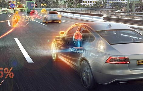 Komplexe Fahrsituation: Hier sind schnelle Reaktionen erforderlich. Fotos: Continental