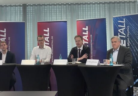v.l.n.r.: Stefan Haubner (Othis), Dominik Tomek (Binary Bunker), Dr. Jan Peter Müller und Dr. Markus Söhnchen (GÖRG)