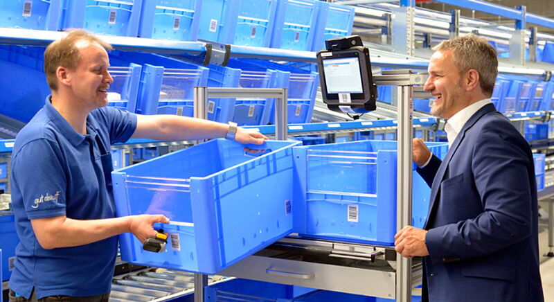 Thomas Jäger, CEO von JÄGER DIREKT in Heppenheim und Mitarbeiter