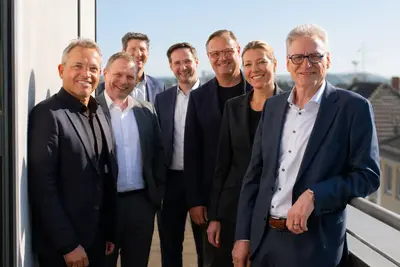 Vorstand und Geschäftsführung von HESSENMETALL Nordhessen, v. l.: Carsten Rahier, Dr. Hans-Friedrich Breithaupt, Christian Söllner, Moritz Bartling, Hauke Schuler, Coralie Zilch, Andreas Brand. Es fehlt: Karsten Stückrath