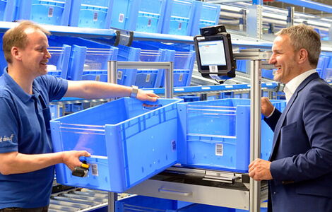 Thomas Jäger, CEO von JÄGER DIREKT in Heppenheim und Mitarbeiter