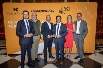 Dirk Meyer, HessenChemie, Dirk Pollert, HESSENMETALL, Baldassare La Gaetana Aqseptence Group GmbH, Kaweh Mansoori, Sula Lockl, Geschäftsführerin VCI Hessen, Dr. Joachim Kreysing Geschäftsführer Infraserv GmbH & Co. Höchst KG (Foto: Julia Reisinger)