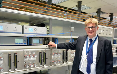 CEO Dr. Ralf Noetzel von Emerson in Hasselroth im Interview.