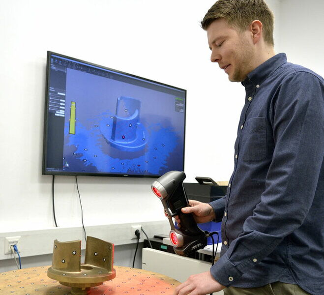 Per Knopfdruck digital erfasst: Herr Düding vermisst mit einem 3-D-Scanner alte Laufräder für Pumpen