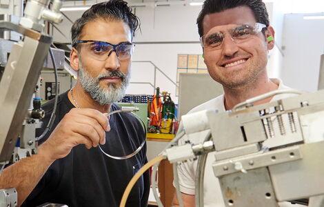 Rechte Seite: Dirk Fochler, Managing Director NORMA Germany, Maintal