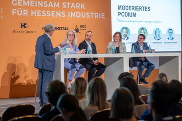 v.l.n.r.: Birgit Seeger Norma Group SE, Baldassare La Gaetana Aqseptence Group GmbH, Dr. Heidi Grön Evonik Industries AG, Dr. Stefan Ruppert B. Braun SE (Foto: Julia Reisinger)