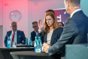 Julia Esterer, Geschäftsführerin der Dr.-Ing. Ulrich Esterer GmbH & Co. Fahrzeugaufbauten und Anlagen KG (Foto: Julia Reisinger)