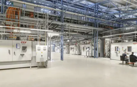 Das weltweit größte Batteriedauerlaufprüfzentrum für E-Mobilität in Sandersdorf-Brehna (Sachsen-Anhalt)