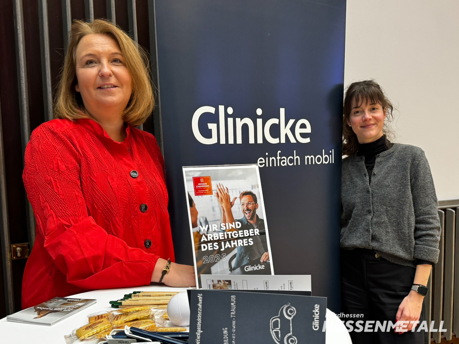 Beim Hessischen Unternehmertag wurde die Glinicke-Gruppe kürzlich als „Arbeitgeber des Jahres“ ausgezeichnet – natürlich war das Unternehmen daher auch bei der job-connect mit dabei. Von links: Personalleiterin Anika Kretschmar mit Personalreferentin Luis