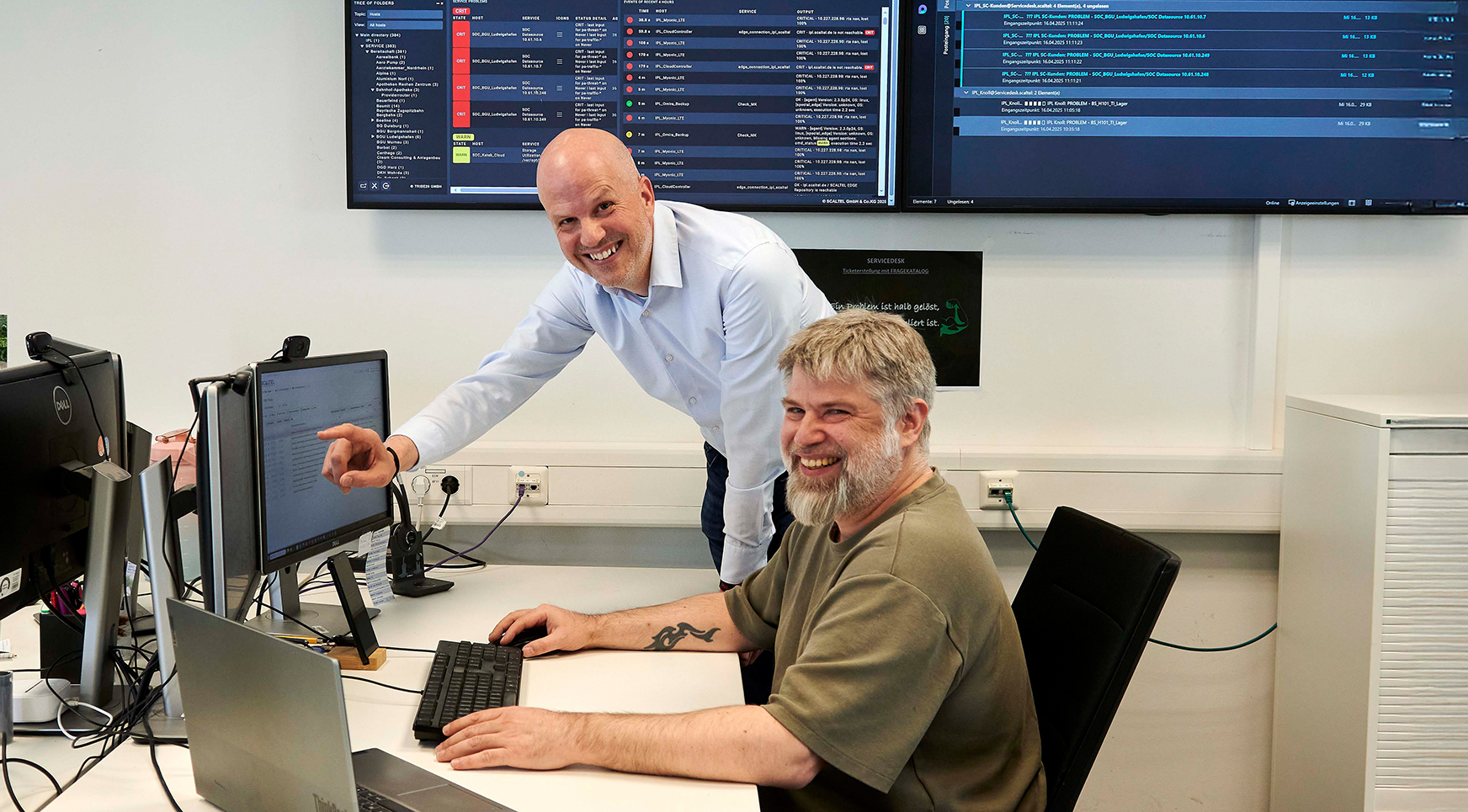 Jens Lambrecht und Nicolai Etzold, Fachinformatiker für Systemintegration (rechts).