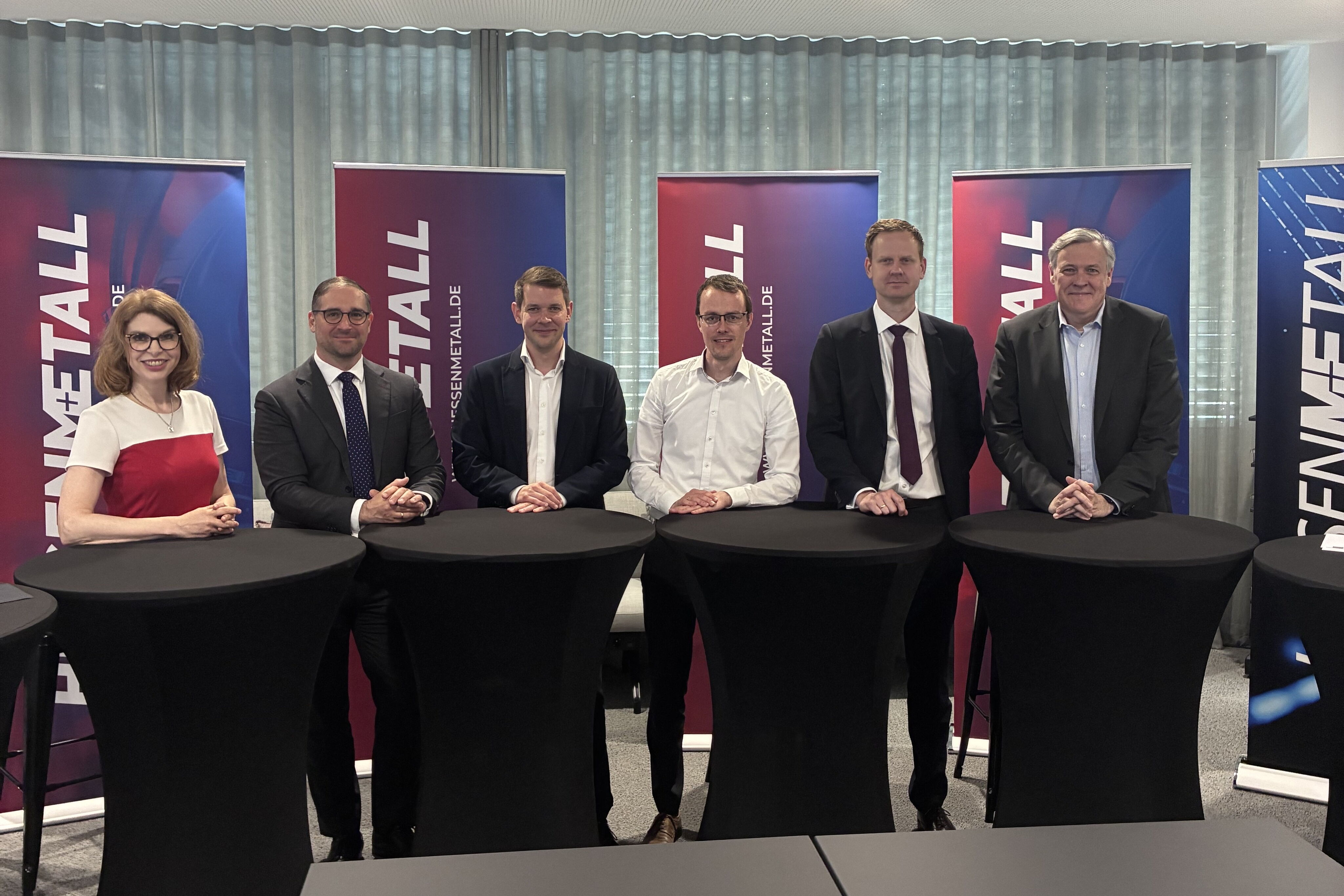 v.l.n.r.: Katja Farfan (Moderation), Frank Christian Sprengel (Moderation), Stefan Haubner (Binary Bunker), Dominik Tomek (Othis), Dr. Jan Peter Müller und Dr. Markus Söhnchen (GÖRG)